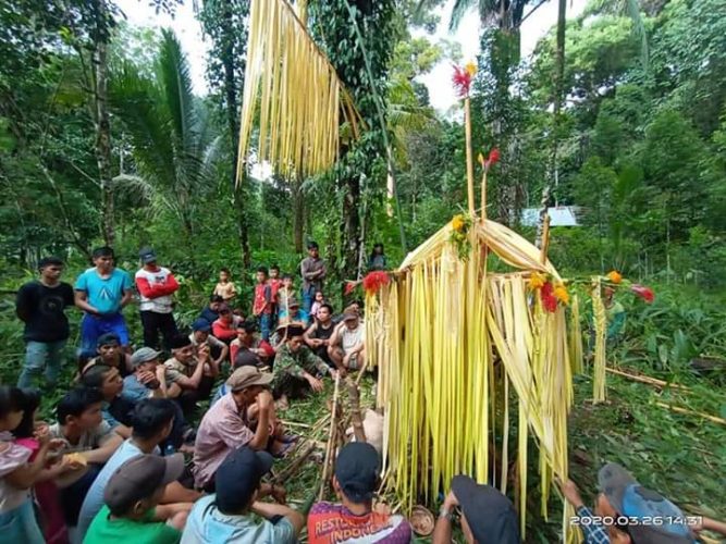 Tetua Adat Dayak Meratus Laksanakan Ritual Tolak Bala Dan Tutup Kampung